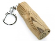 三瓶小豆原埋没林出土の埋もれ木を使ったキーホルダー。