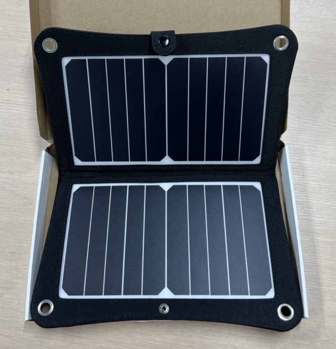23.折りたたみ式ポータブルソーラー充電器（10ｗ）